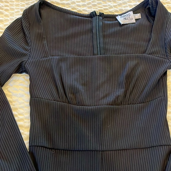 Princess Polly 1-piece fitted romper in ribbed stretch. Empire bust. Size 2 - Picture 2 of 4